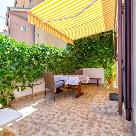 Apartamento Studioapartment Meri 4 By Interhome *