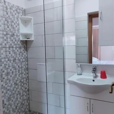 Apartman Studioapartment Meri 4 By Interhome