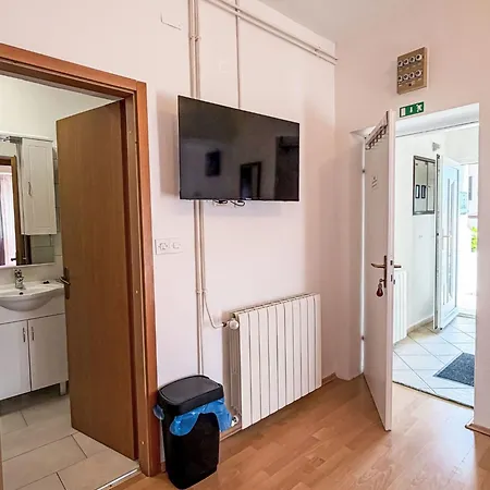 Studioapartment Meri 4 By Interhome